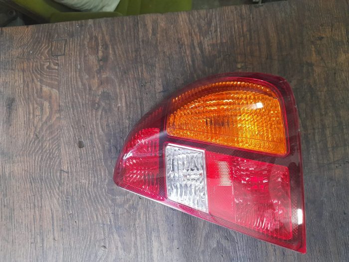 Renault thalia jobb hátsó lámpa